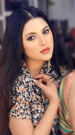 ওয়েস্টার্ন ফরমালে ‘লেডি বস’ পরীমণি