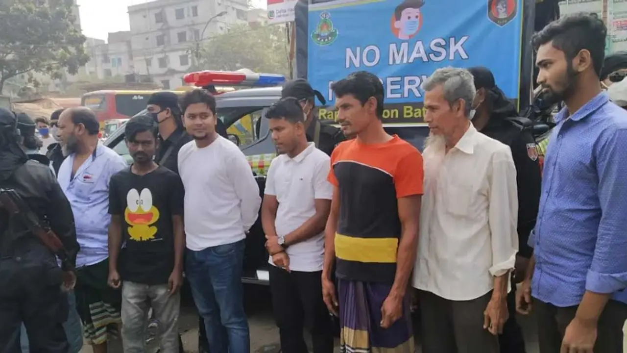 মাস্ক না পরায় ৩০ জনকে জরিমানা
