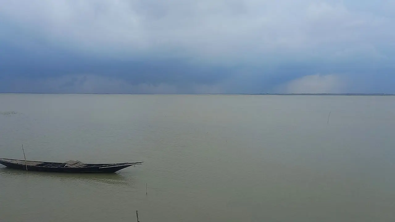 নদীতে ঘুরতে গিয়ে প্রাণ গেল স্বামী-স্ত্রীর, মেয়ে নিখোঁজ 
