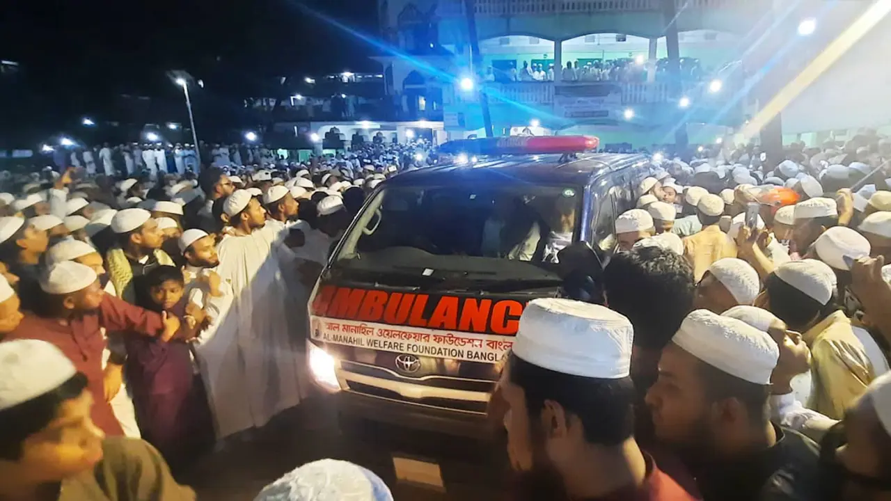 বাবুনগরীকে শেষ বিদায় জানাতে হাটহাজারীতে মানুষের ঢল