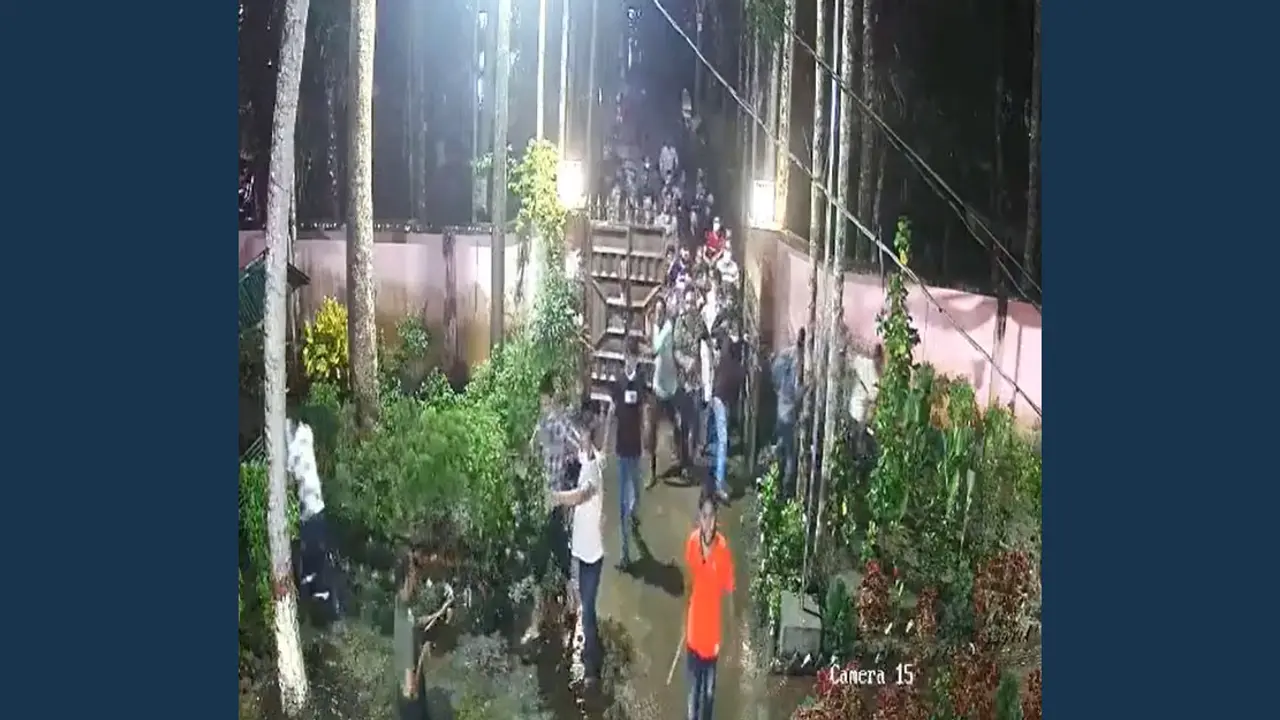 বরিশালে ইউএনওর বাসভবনে হামলার ভিডিও ভাইরাল