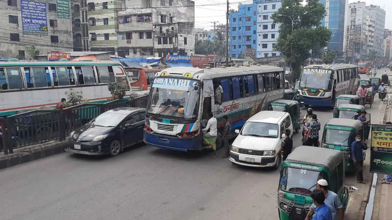 চেনা রূপে রাজধানী ঢাকা
