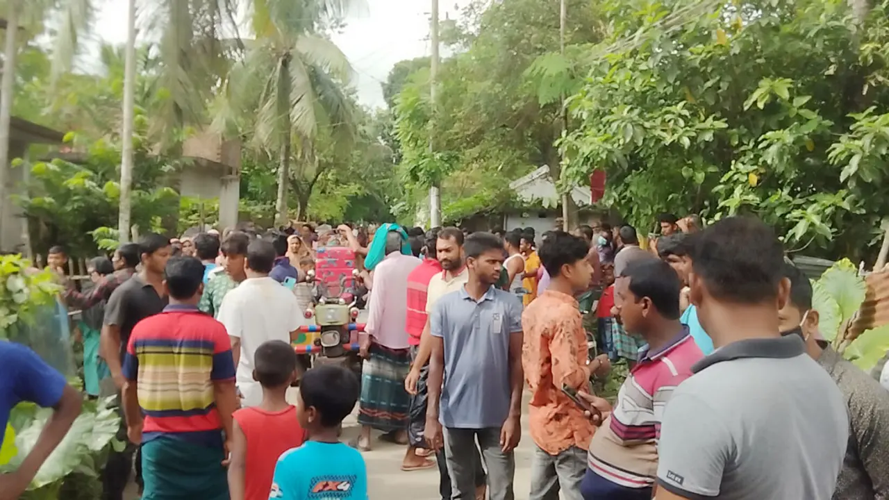 প্রবাসীর স্ত্রীকে গলা কেটে হত্যা, কাঁদছে অবুঝ শিশু