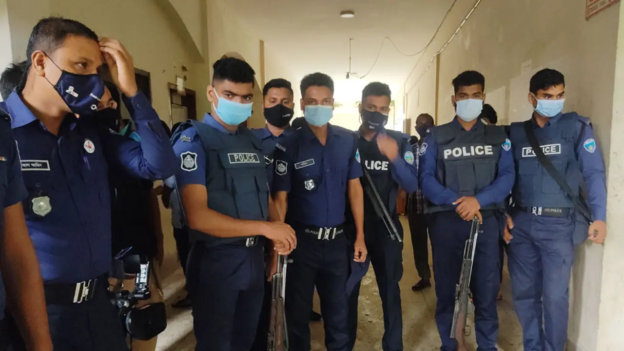 কক্সবাজার আদালত চত্বরে কড়া নিরাপত্তা