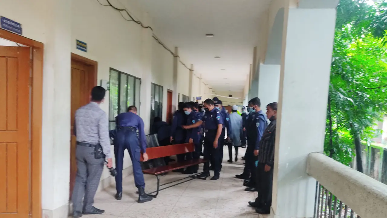 কাঠগড়ায় ওসি প্রদীপের ফোনালাপ, ৩ পুলিশ প্রত্যাহার