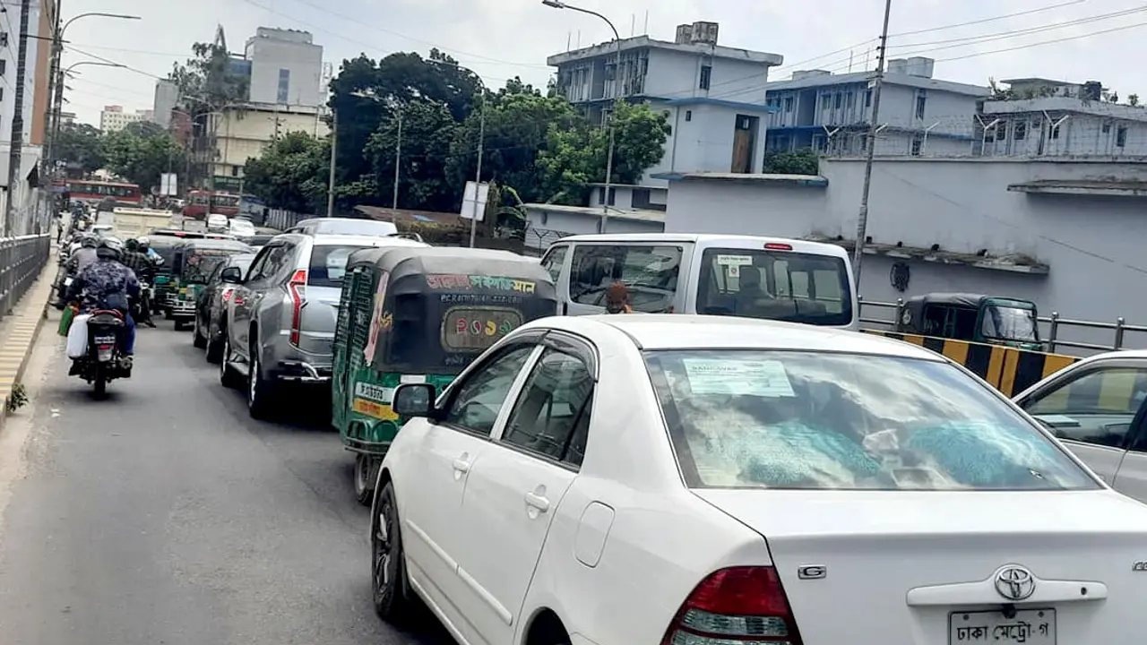 স্কুল-কলেজ খুলতেই রাজধানীজুড়ে তীব্র যানজট