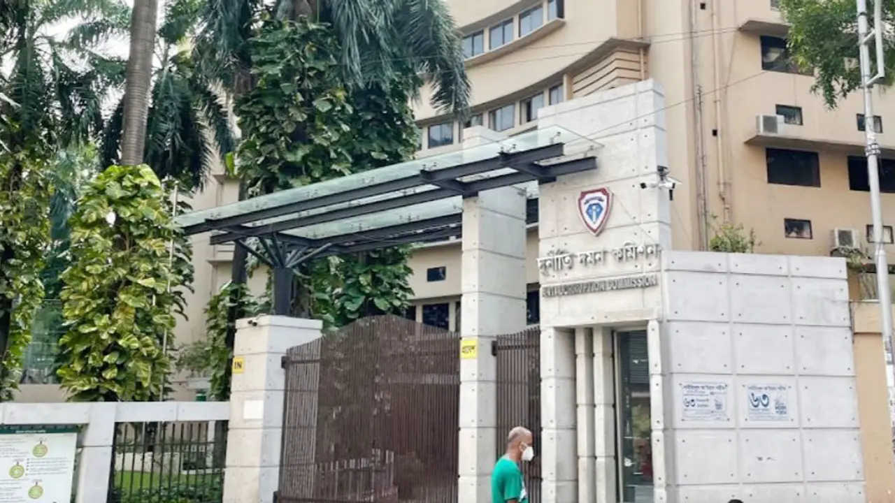 সওজের প্রকৌশলীর স্ত্রীর এত সম্পদ!