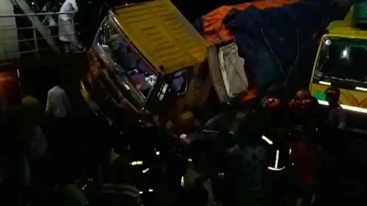 পদ্মা সেতুর পিলারে ফেরির ধাক্কা : ২ জন সাময়িক বরখাস্ত