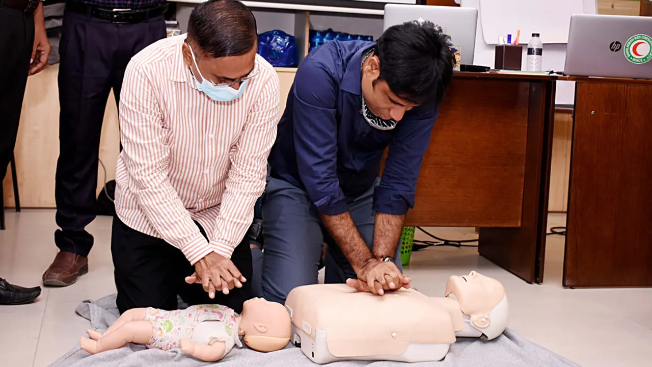 গণমাধ্যমকর্মীদের প্রাথমিক চিকিৎসা প্রশিক্ষণ দিল রেড ক্রিসেন্ট
