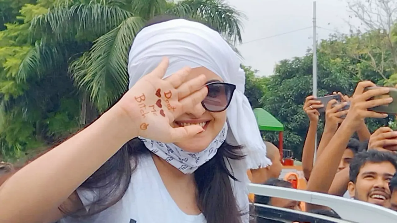 কারাগারের ক্যান্টিন থেকে মেহেদি কেনেন পরীমণি