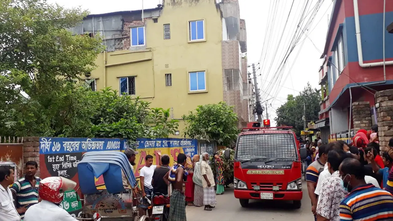খুলনায় বিদ্যুৎস্পৃষ্টে স্বামী-স্ত্রীর মৃত্যু