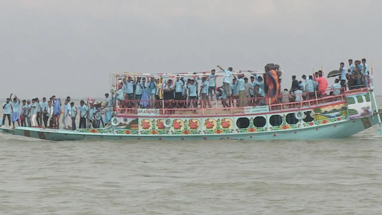 পর্যটক মুখর নিকলী বেড়িবাঁধ