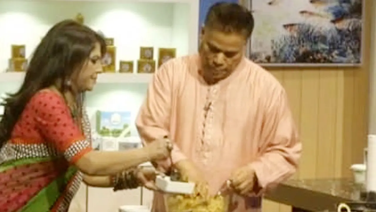 গান গাইতে গাইতে রান্না করবেন ড. মাহফুজুর রহমান!