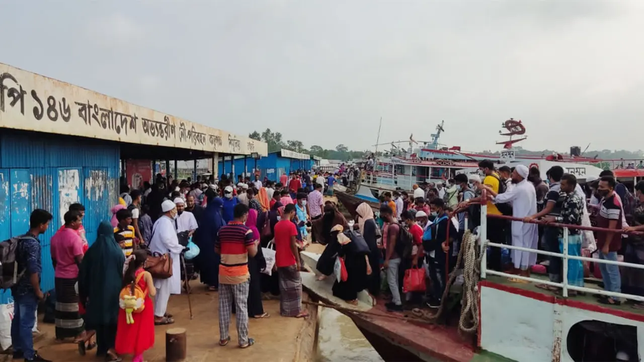 শিমুলিয়ায় যাত্রীর চাপ, পারের অপেক্ষায় ৫ শতাধিক যানবাহন