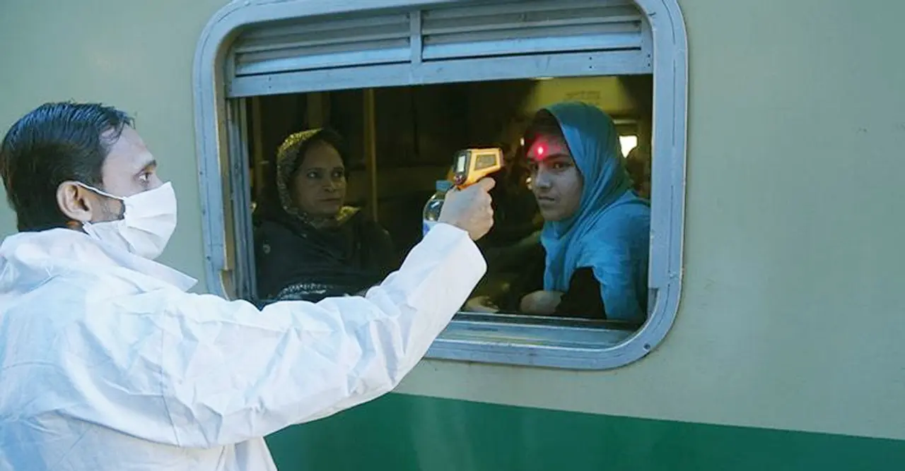 পাকিস্তানে টিকা না নিলে ওঠা যাবে না ট্রেনে