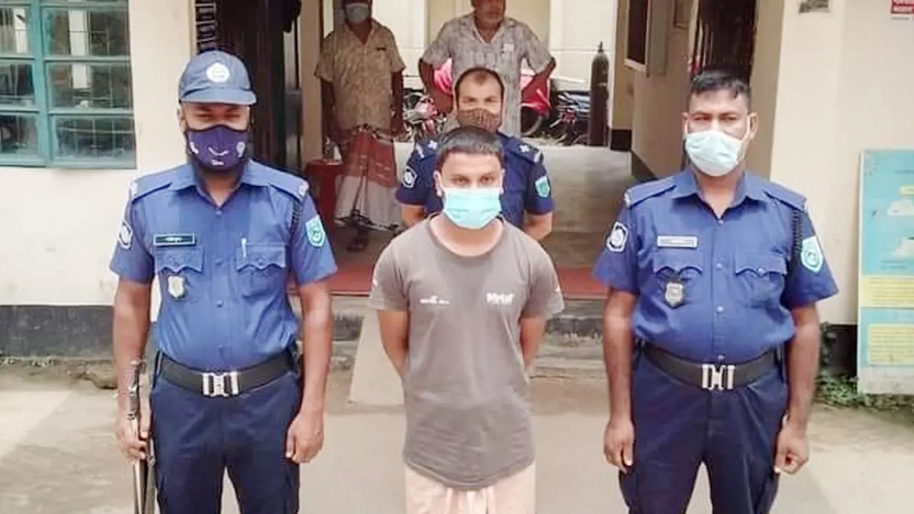 বঙ্গবন্ধুর ছবি অবমাননা করায় ছাত্র গ্রেফতার