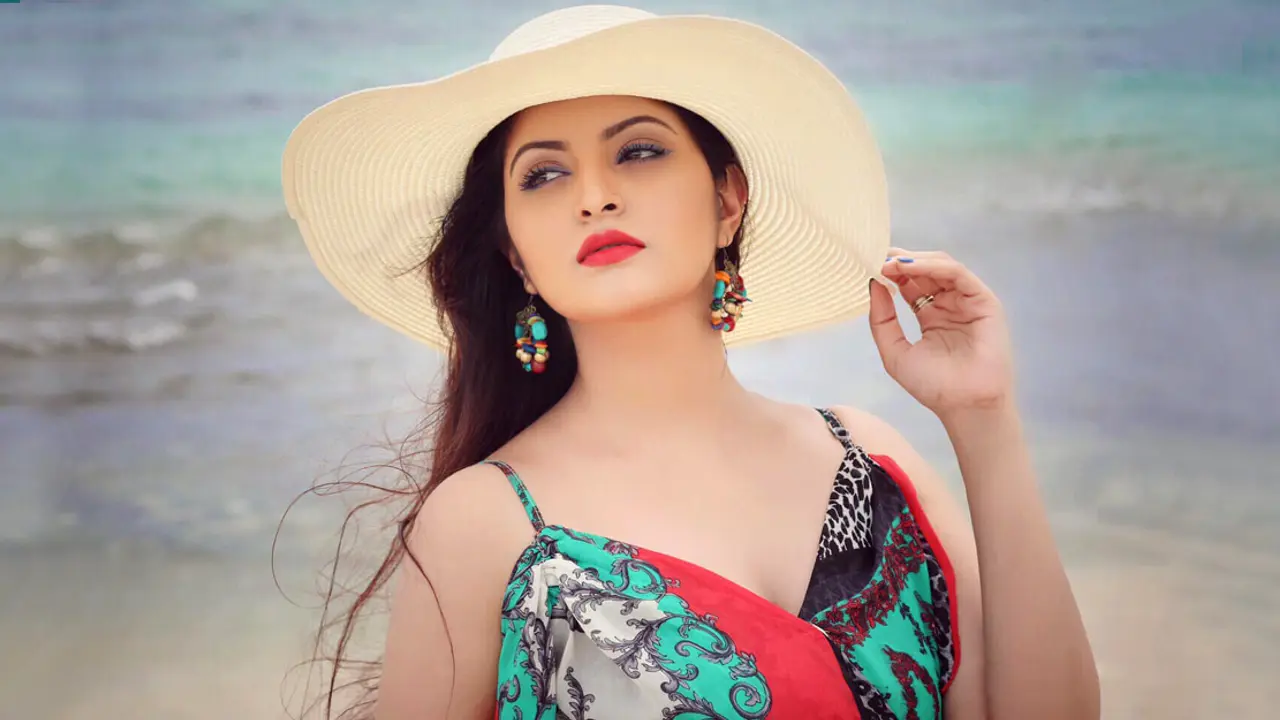 ৫ লাখ টাকা দিয়ে শুটিং ইউনিটকে উদ্ধার করেছিলেন পরীমণি!
