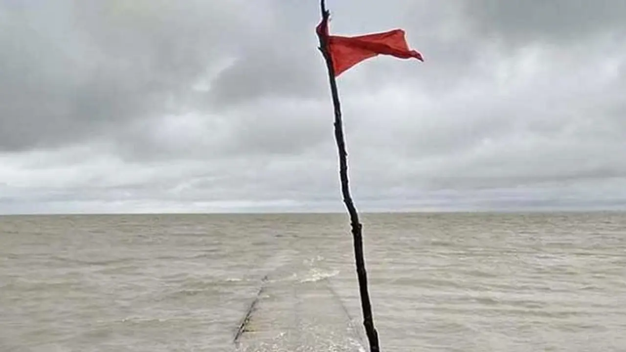 সাগরে লঘুচাপ, নদীবন্দরে সতর্কতা