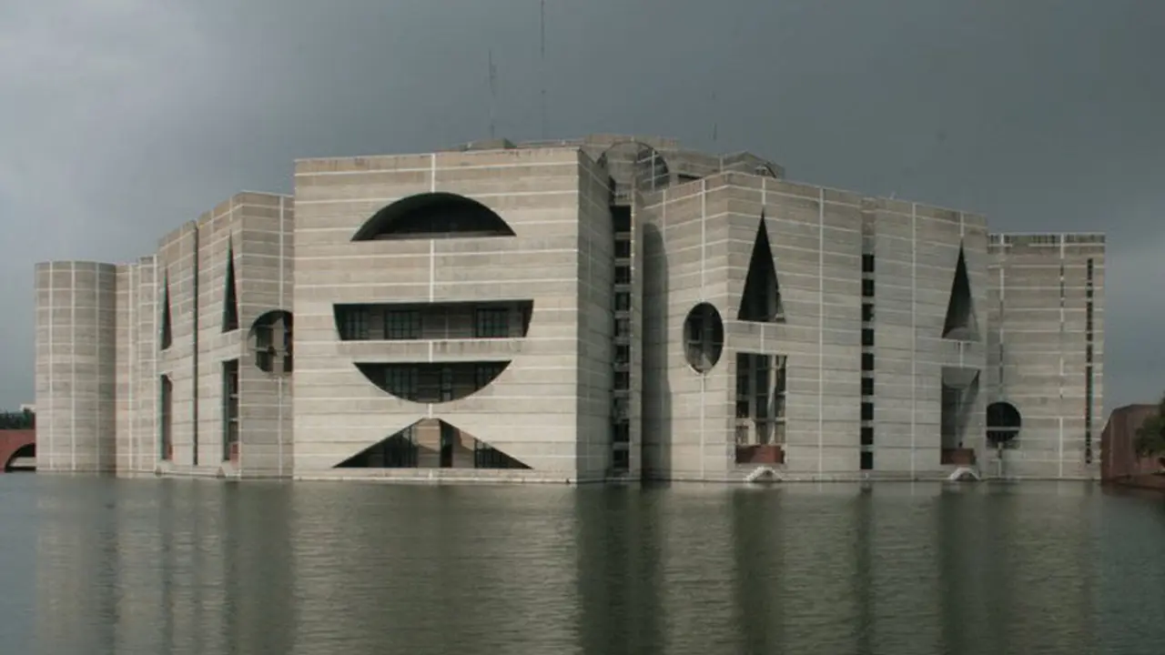 আলী আশরাফের স্থানে মোসলেম, পাপুলের স্থানে নয়ন