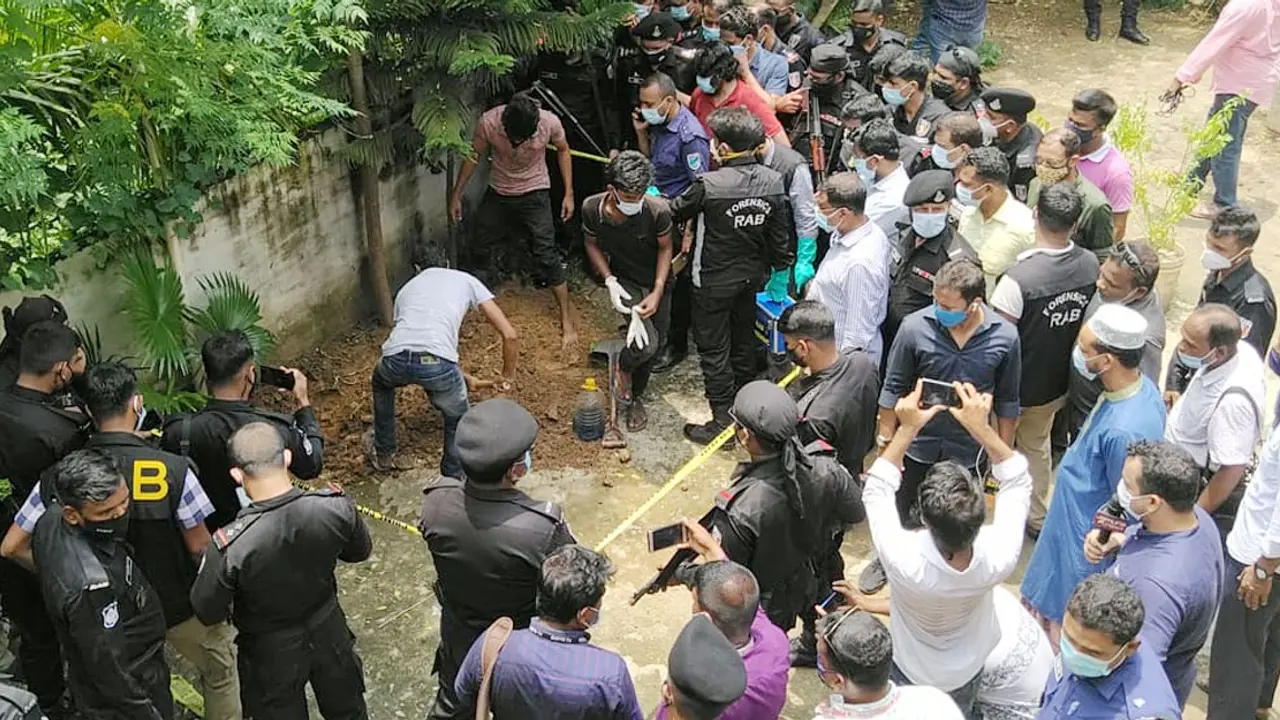 সেই অধ্যক্ষকে শ্রেণিকক্ষেই ৬ টুকরো করে দুই বন্ধু