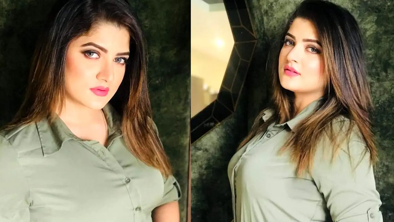 ছুটি কাটাতে প্রেমিকের সঙ্গে উড়াল দিলেন শ্রাবন্তী!