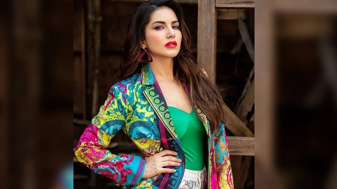রংধনু রূপে সানি লিওন