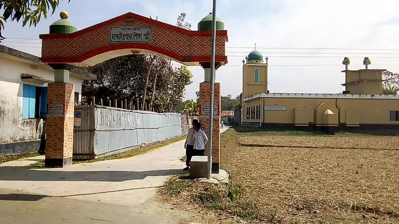 এক গ্রামে চার বিদ্যাপীঠ নজর কেড়েছে সবার