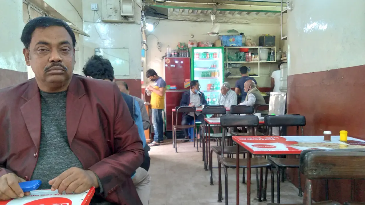 পুরান ঢাকায় জনপ্রিয় ক্রামচাপ