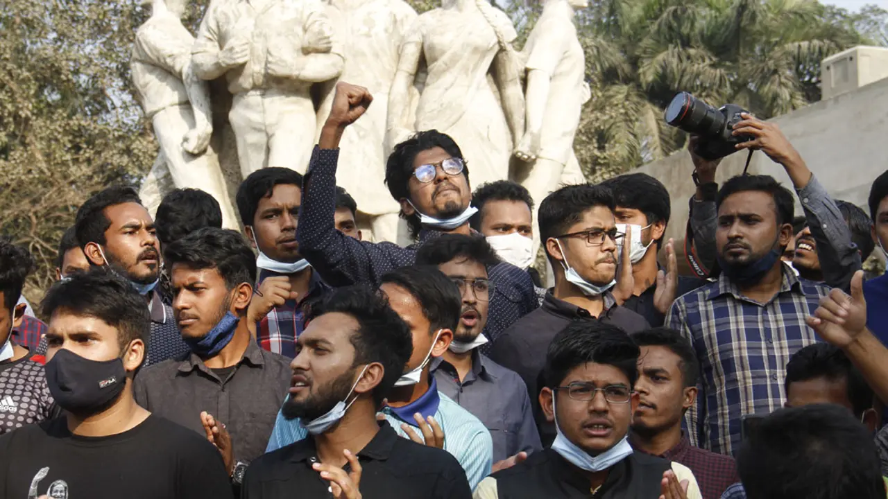 কেন পারে না ঢাকা বিশ্ববিদ্যালয়?