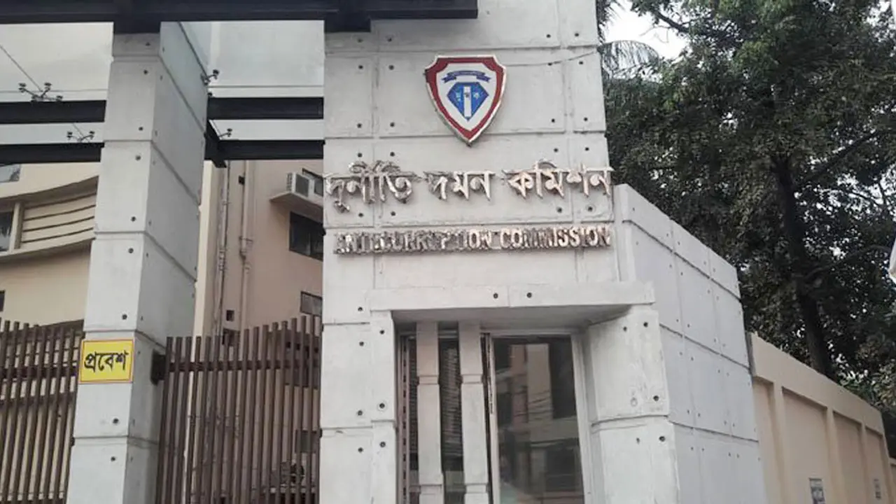 এক আদেশে দুর্নীতির দায় থেকে মুক্ত গণপূর্তের ১৩ প্রকৌশলী