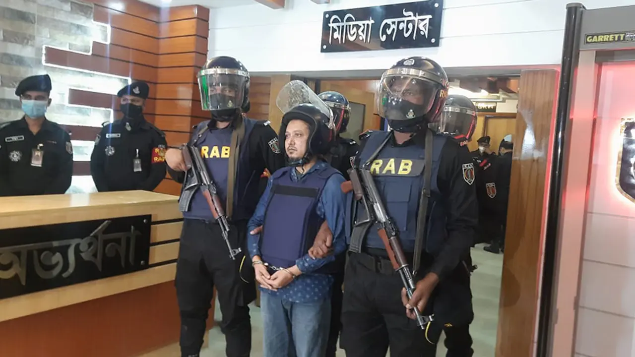 ২১ আগস্ট মঞ্চ লক্ষ্য করে গ্রেনেড ছুড়েছিল ইকবাল