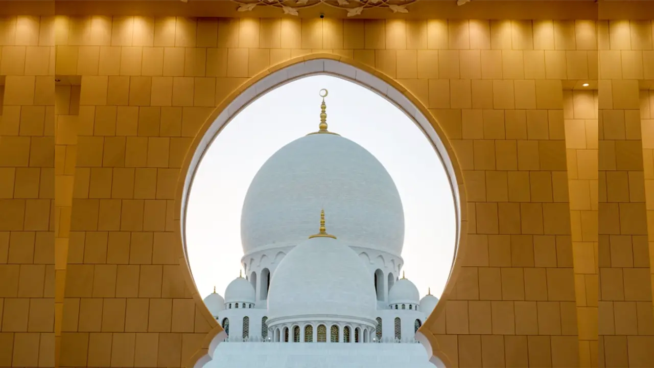 যে তিন গুণ থাকলে ঈমানের স্বাদ পাবেন