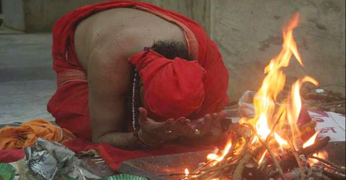 মৃত শিশুসন্তানকে ওঝা দিয়ে বাঁচানোর চেষ্টা পরিবারের