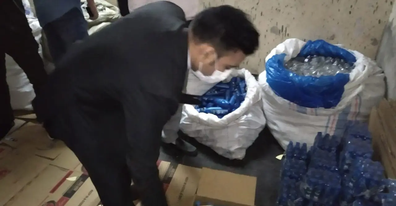 আবাসিক ভবনেই তৈরি হচ্ছে নকল প্যারাসুট-কুমারিকা তেল