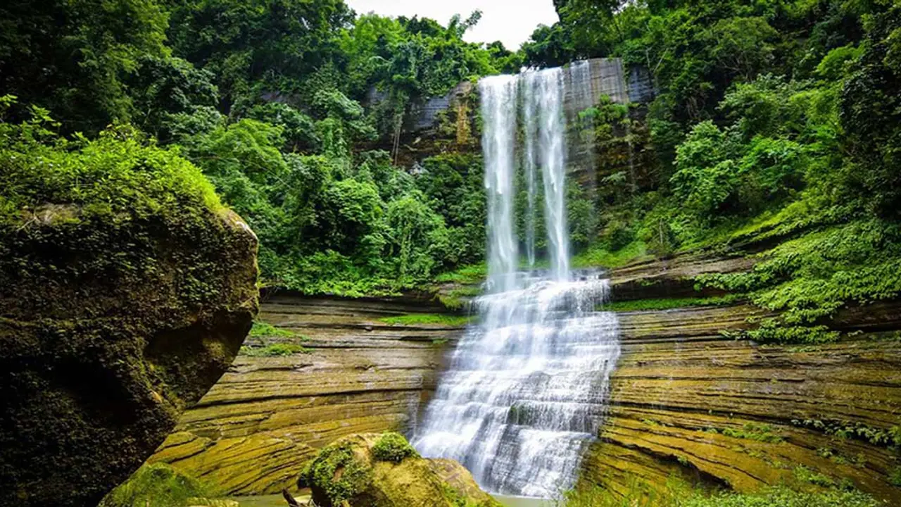 প্রকৃতির অপরূপ সৃষ্টি ধুপপানি জলপ্রপাত