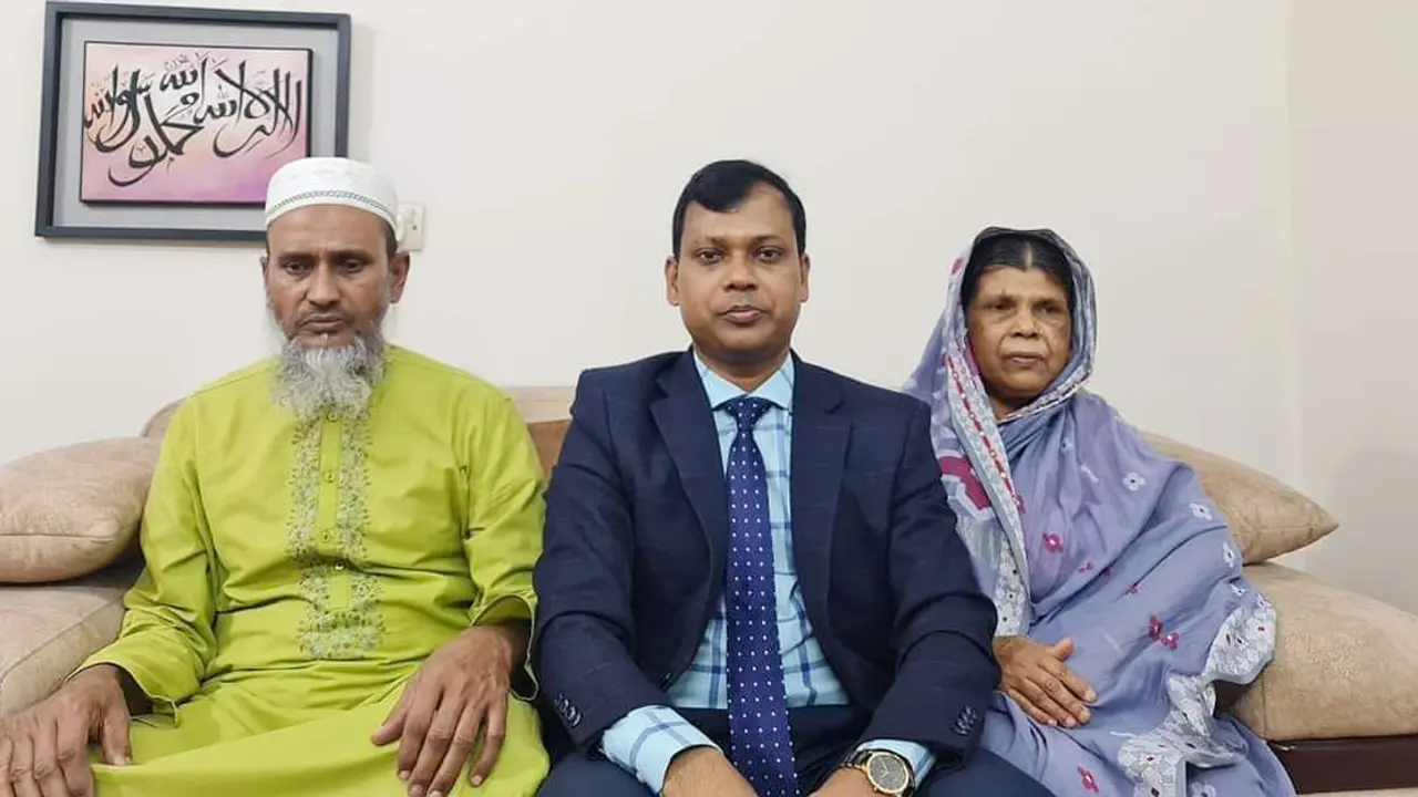 লাজুক সেই ছোট্ট খোকা দেশসেরা ম্যাজিস্ট্রেট