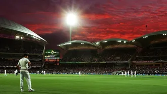 টেস্ট রোমাঞ্চের চোরাবালিতে