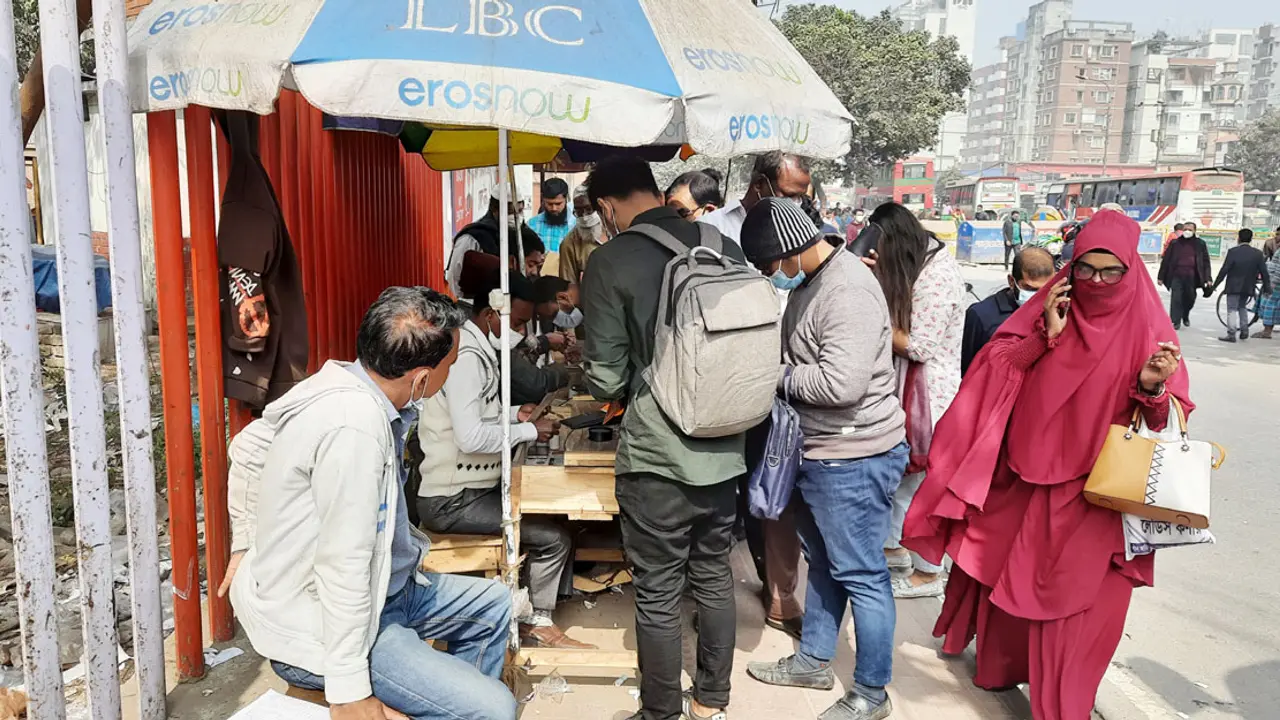 ঢাকা চাকার ‘জুলুম’ ভাড়া!