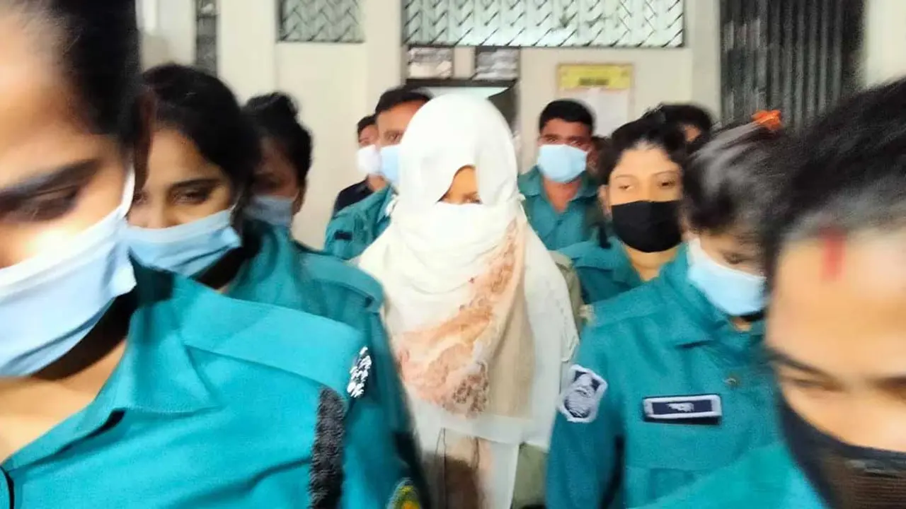 রিমান্ডে পি কে হালদারের বান্ধবী অবন্তীকা
