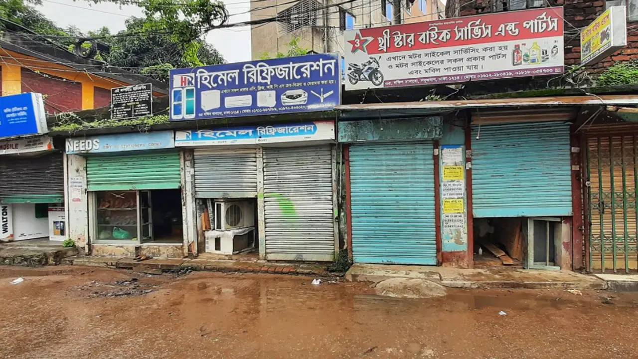 চুপিসারেই দোকান খোলা রাখা হচ্ছে