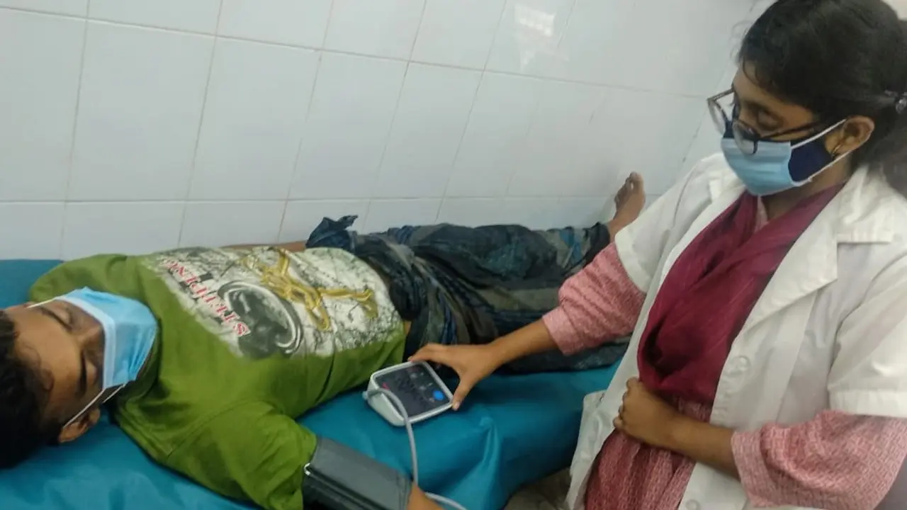 সহকর্মীদের ঈদ পালনের সুযোগ দিয়ে স্বাস্থ্যসেবায় তারা