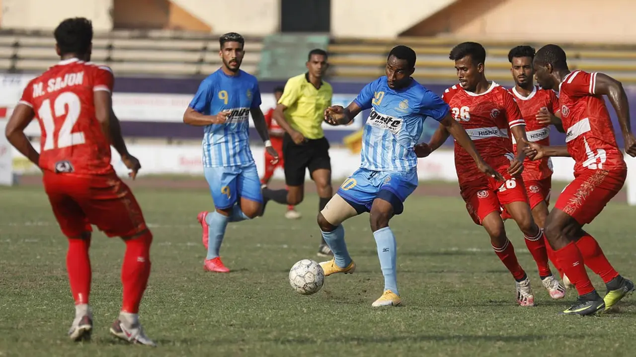 বাফুফের আকস্মিক সিদ্ধান্তে ক্ষতির মুখে ক্লাবগুলো