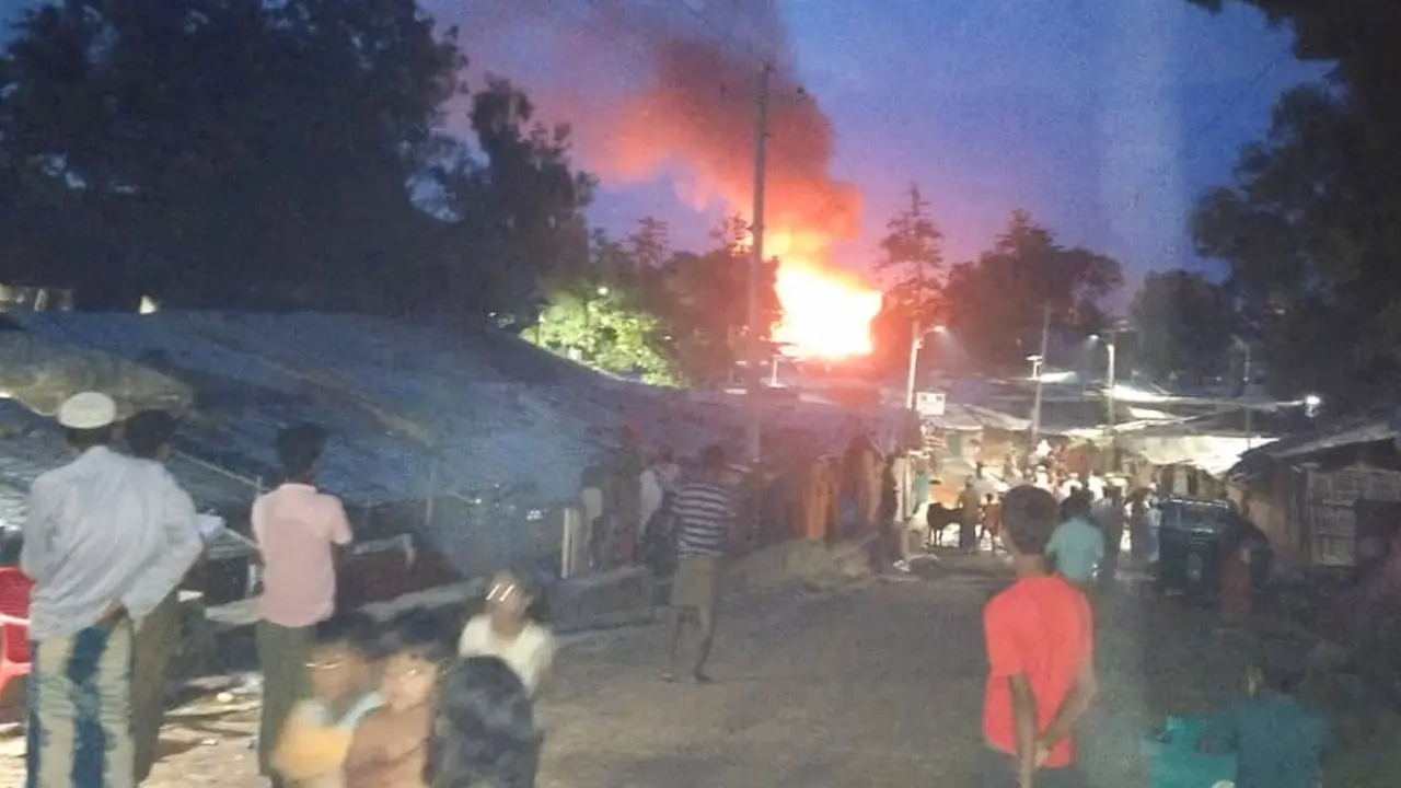 রোহিঙ্গা ক্যাম্পে ২০ বসতঘর পুড়ে ছাই