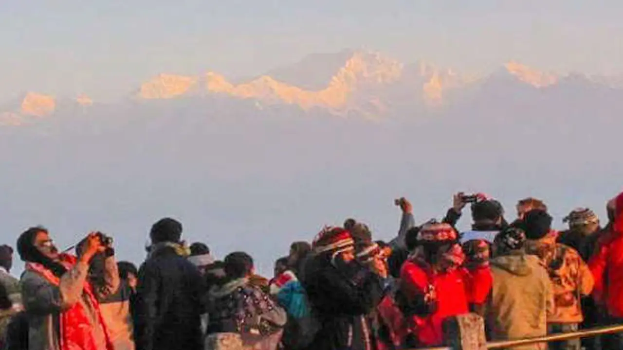 পাহাড়ে বেড়াতে গিয়ে গ্রেফতার ২৬৬ পর্যটক