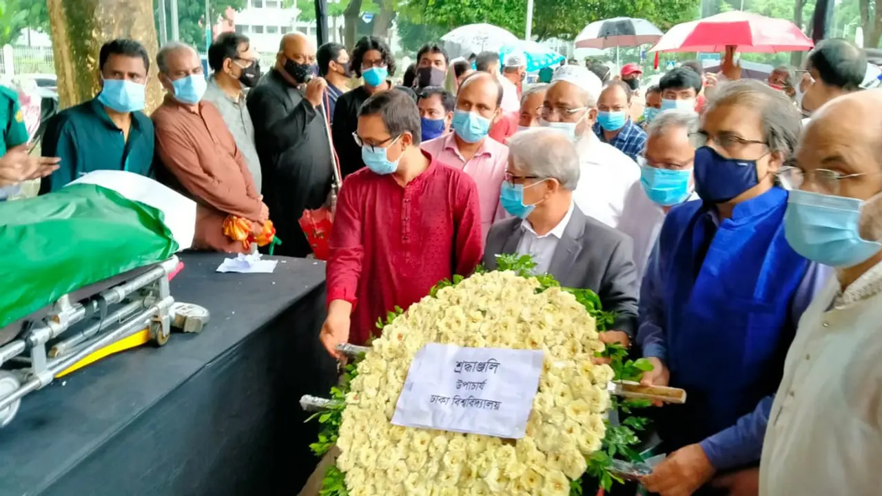 ফকির আলমগীরের মরদেহে ঢাবি ভিসির শ্রদ্ধা