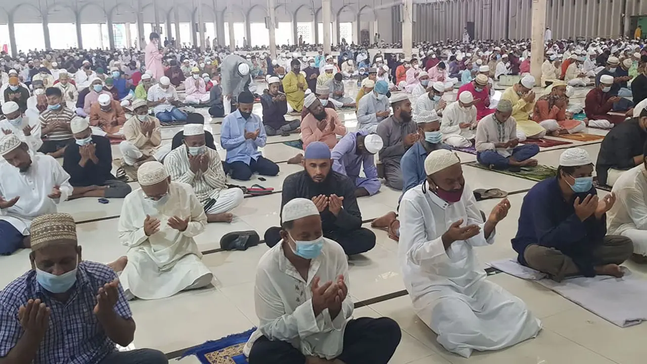বায়তুল মোকাররমে ঈদের প্রথম জামাত অনুষ্ঠিত
