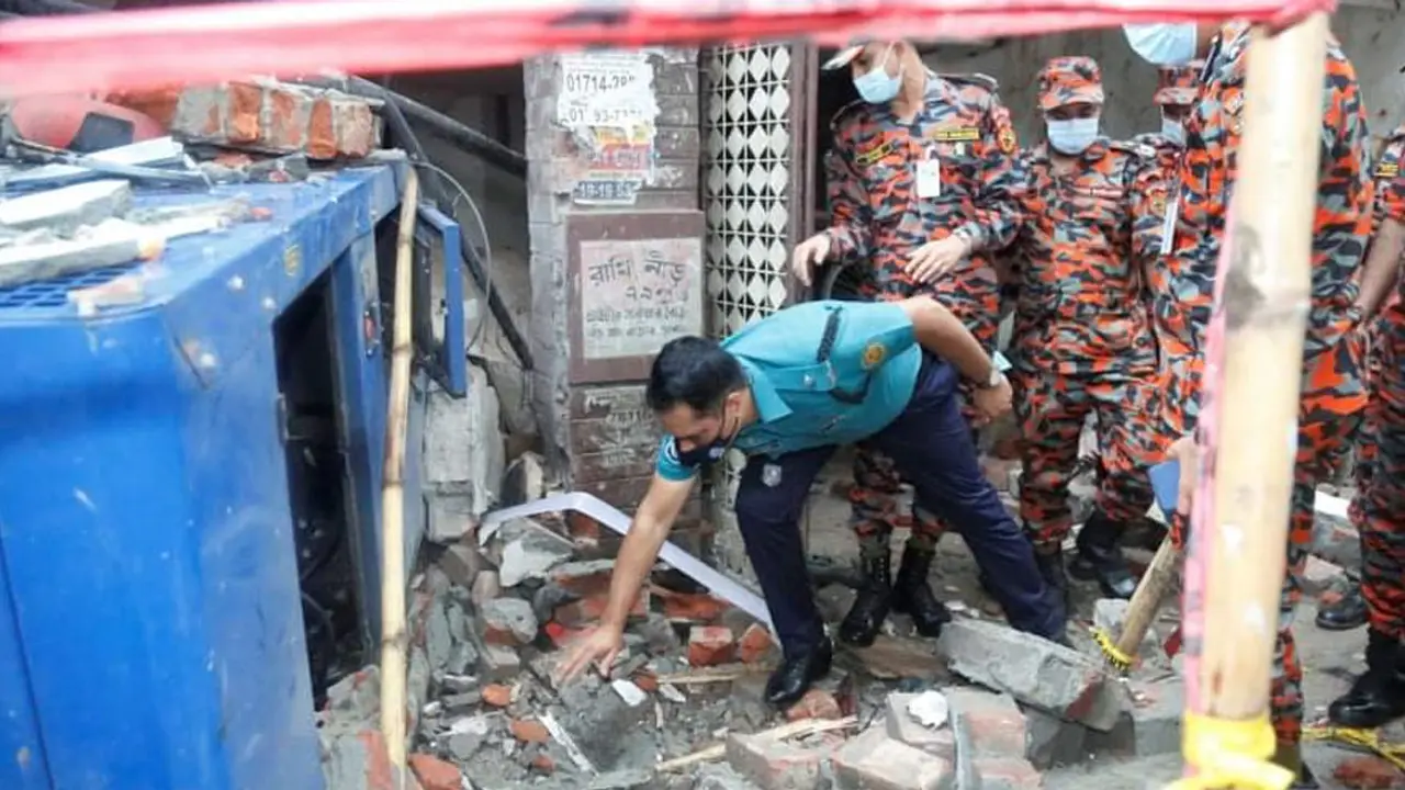 ৯ ঘণ্টা পর বন্ধ হলো মগবাজারের বিস্ফোরণস্থলের গ্যাস লিকেজ