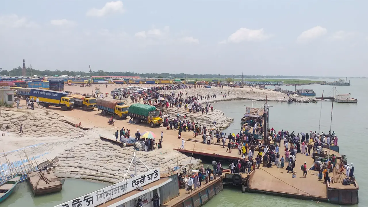 শিমুলিয়া-বাংলাবাজার নৌরুটে ফেরি চলাচল বন্ধ