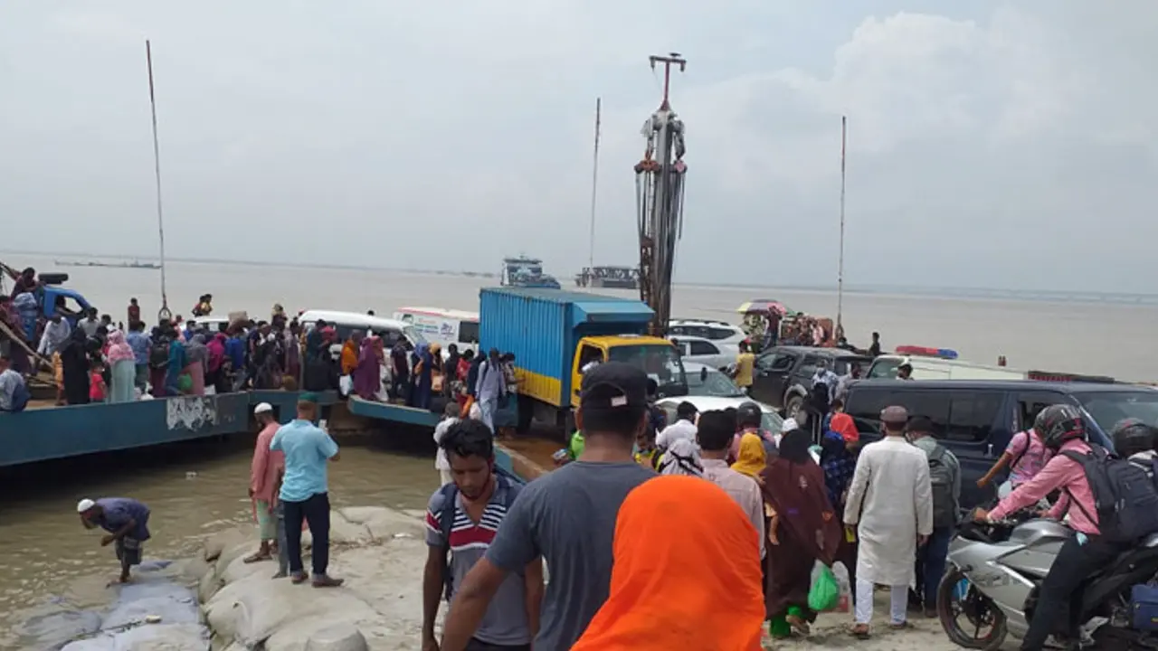 শিমুলিয়ায় পারাপারের অপেক্ষায় ৫ শতাধিক যানবাহন