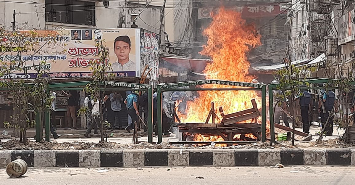 রাজধানীতে মোদিবিরোধী মিছিলে ধাওয়া-পাল্টা ধাওয়া